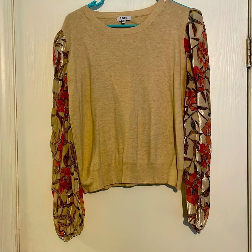 NWOT vici sweater